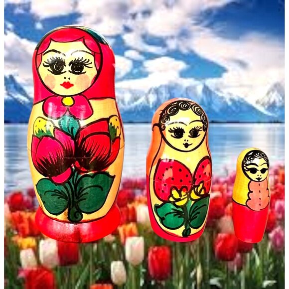 Vintage Russian Nesting Doll Set of 3 Red Floral Matryoshka USSR Christmas - Picture 6 of 12